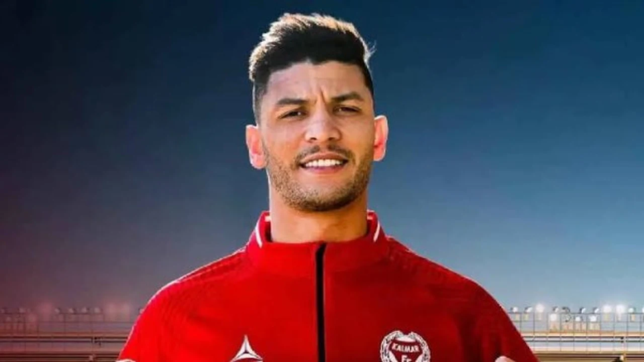 لاعب الأهلي .. أشرف داري يتسبب في هزيمة فريقه بالدوري السويدي